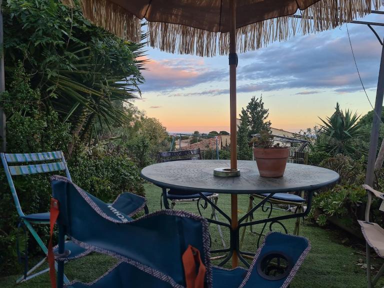 flat with sea view - B&B Antibes