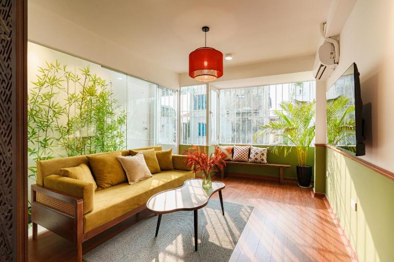 Home of Serenity - 3 BR & 3 baths - 1' to Hoan Kiem Lake & Old Quarter - B&B Hanoi