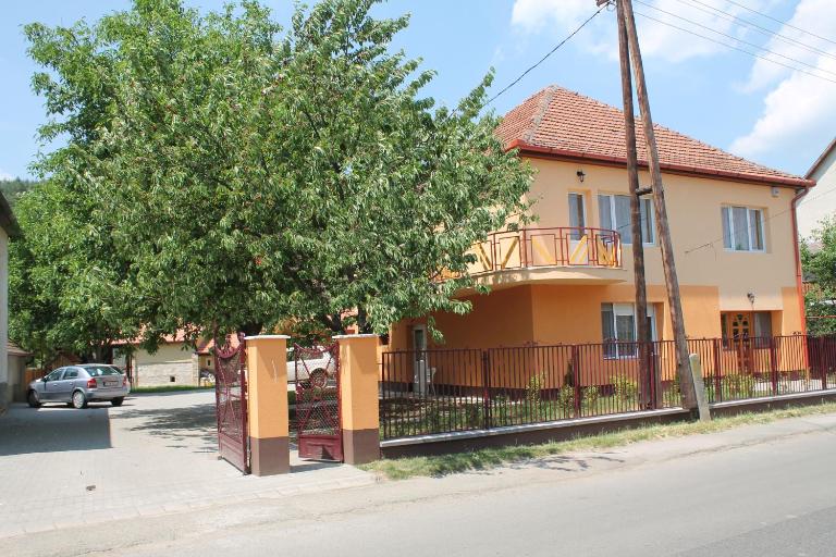Diófa Vendégház - B&B Bükkszék
