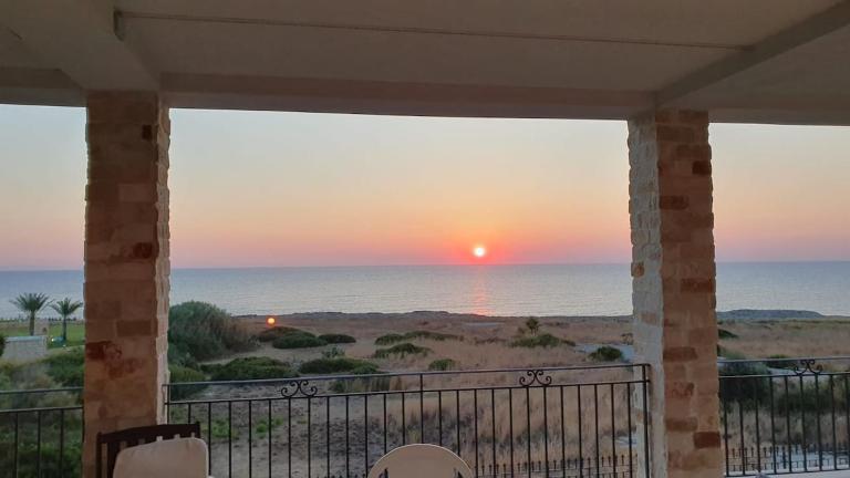 Villa Maestrale vacation home with sea view and Etna - B&B Brucoli