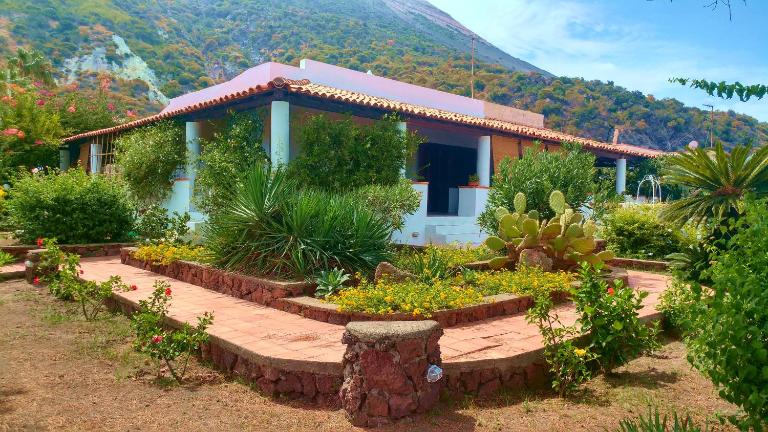 Yellow House di Giulia - Bed and Breakfast Falcone