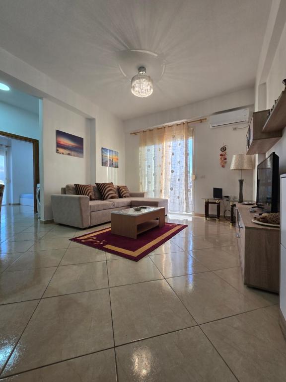Modern , quiet , family friendly & fully furnished apartment - Chambres d'hôtes Vlora