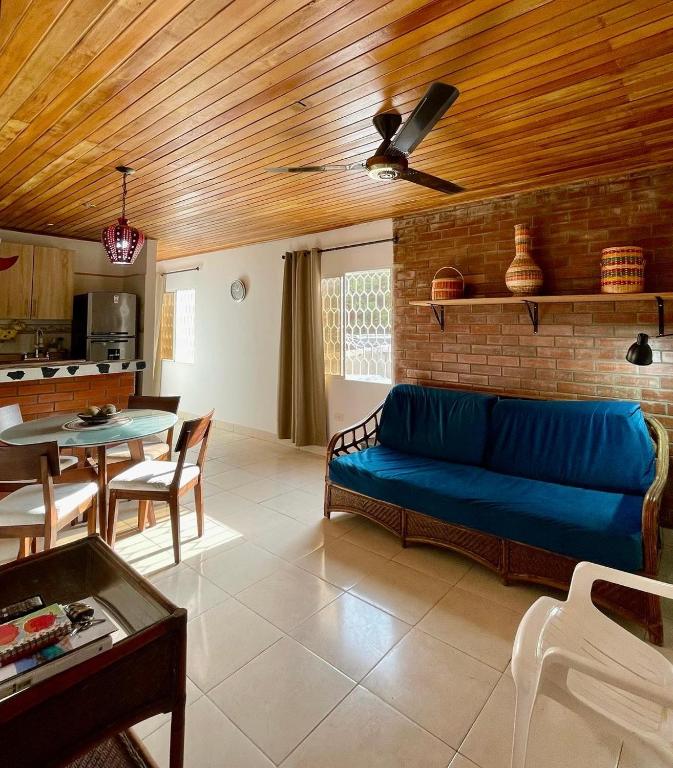 Central-walking distance to the beach/downtown+A/C - B&B Santa Marta
