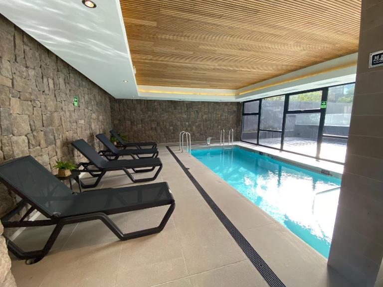 Depto a pasos de la playa, piscina, jacuzzi y patio - B&B Puerto Varas