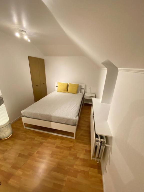 Simple studio near Kirchberg - Bed and Breakfast Luxemburg