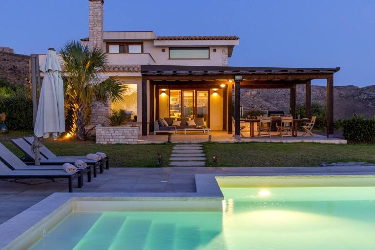 Villa Erakle a Luxury villa with amazing sunset view - B&B Cattolica Eraclea