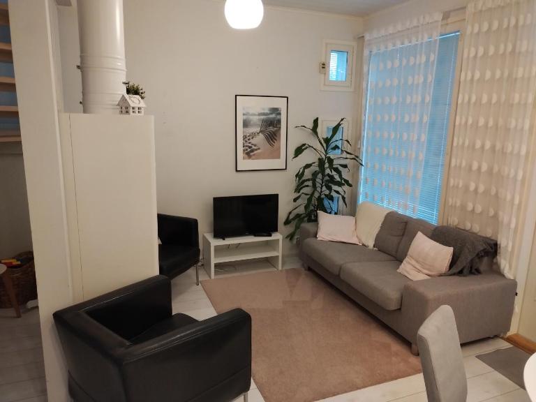2 bedroom house in Vantaa, 15 min from airport, sauna - B&B Vantaa