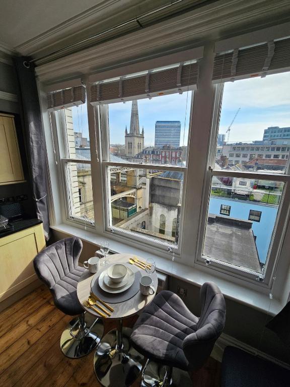 City Centre Location on Corn Street studio - B&B Bristol