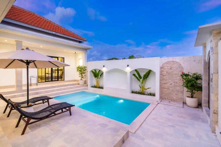The R Villa Bratan - B&B Canggu