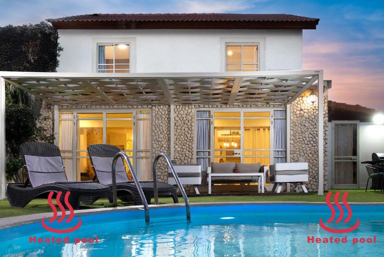 Villa Yotam 4BR Heated pool וילה יותם 4 חדרי שינה בריכה מחוממת - Chambres d'hôtes Eilat