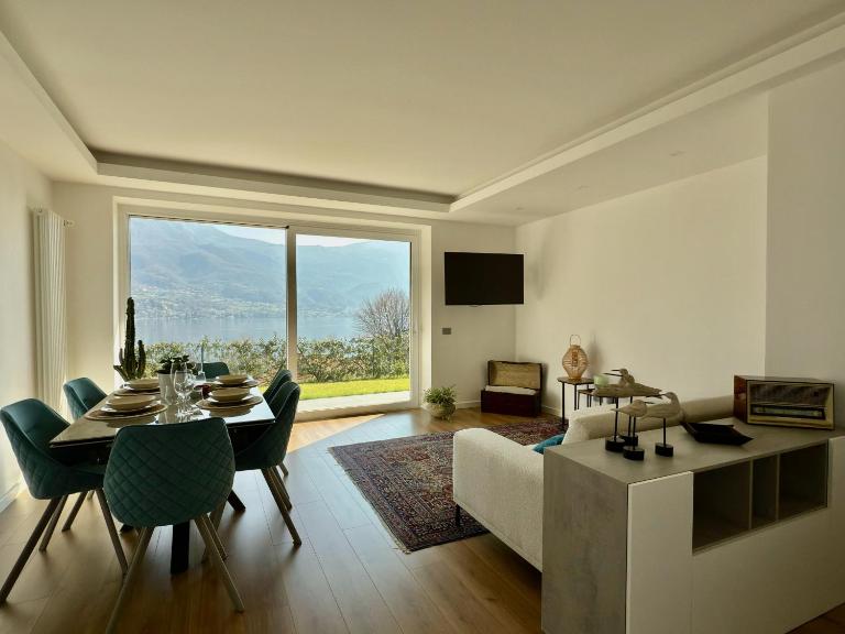 Elda apartment with garden and lake view - Chambres d'hôtes Onno