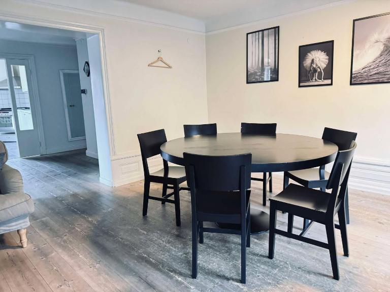 Spacious flat for large group - Chambres d'hôtes Stockholm