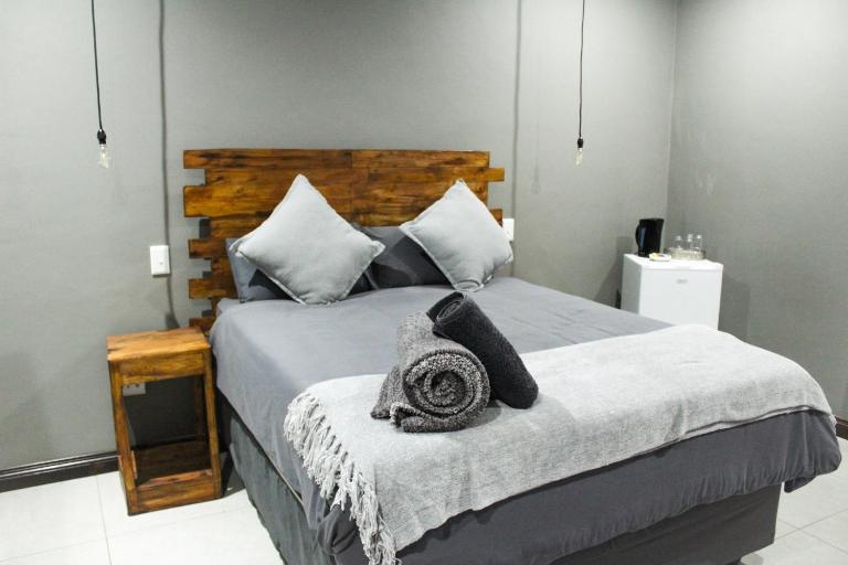 At Bijl guesthouse - B&B Vanderbijlpark