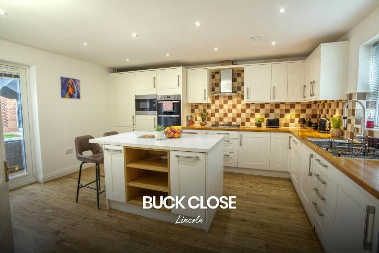 Incredible and Charming 4-bed Home in Lincoln by Renzo, Free Parking, Close to Lincoln Hospital! - Chambres d'hôtes Lincoln