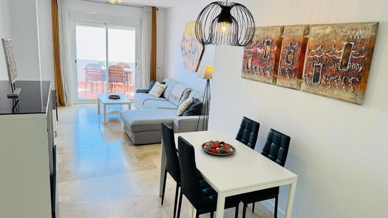 Room City Estepona Montemayor 2BR pool and garage - Bed and Breakfast Estepona