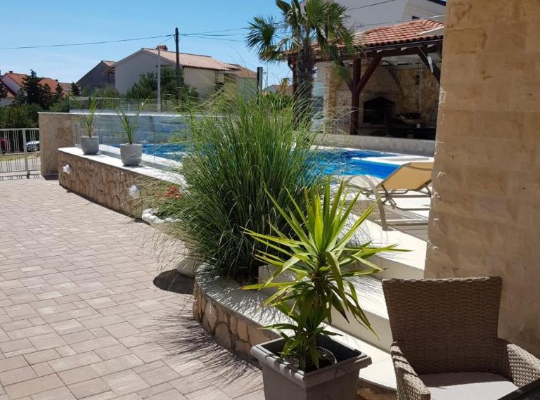 Apartments Golden Horizon with Heated Pool - Bed and Breakfast Novalja