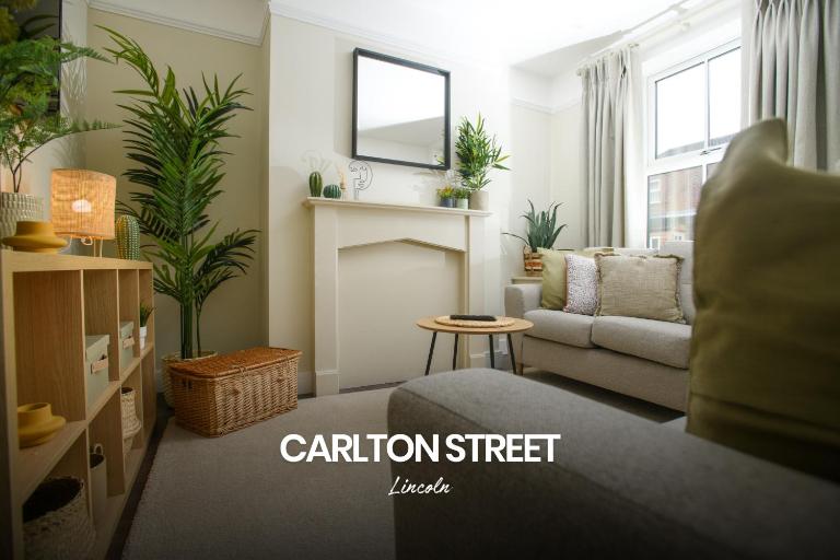 Inviting 2 Bedroom Home in Lincoln by Renzo, Close to Lincoln Cathedral! - B&B Lincoln