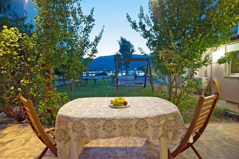 Villa Elli 1 Beach front with garden - B&B Itéa