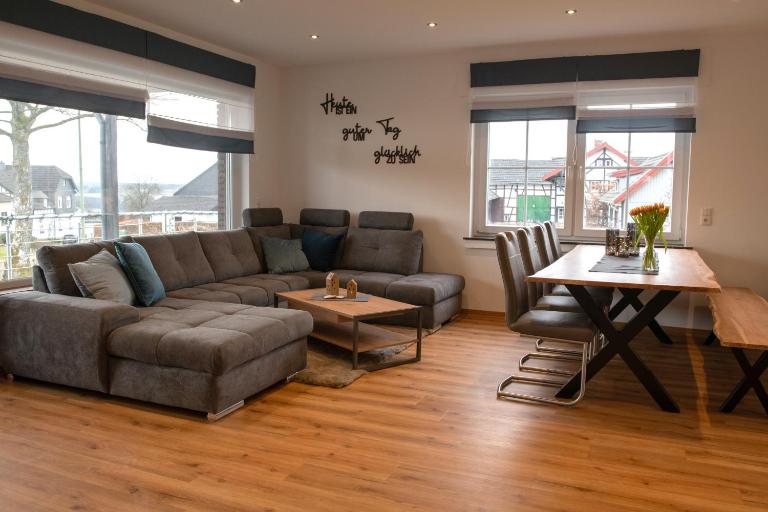 Familytime - Ferienhaus mit Spielzimmer & Garten - B&B Simmerath