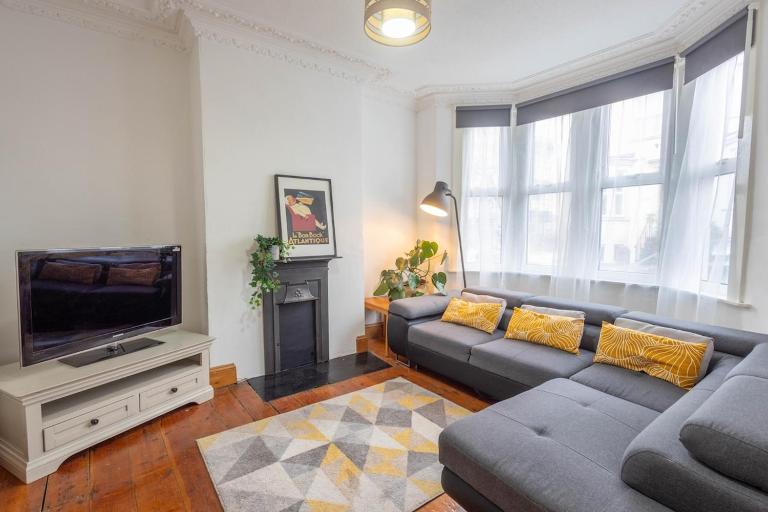 Large House, Garden, 3 Bedrooms - B&B Brístol