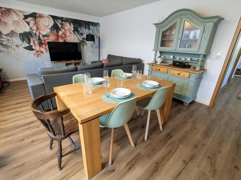 Casita im Tal - Entspannung mit Terrasse, Garten und Garage - B&B Weilburg