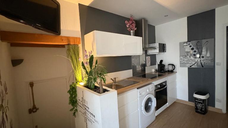Goeland 1, classé 3, climatisé, wifi, terrasse , 150 m de la plage - B&B Toulon