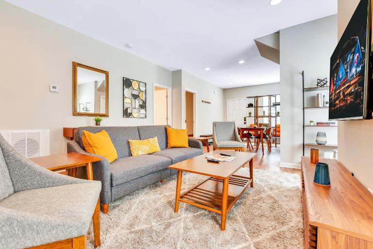 Cozy Downstairs Unit w King bed, WIFI and Parking - Ferienwohnung Atlanta