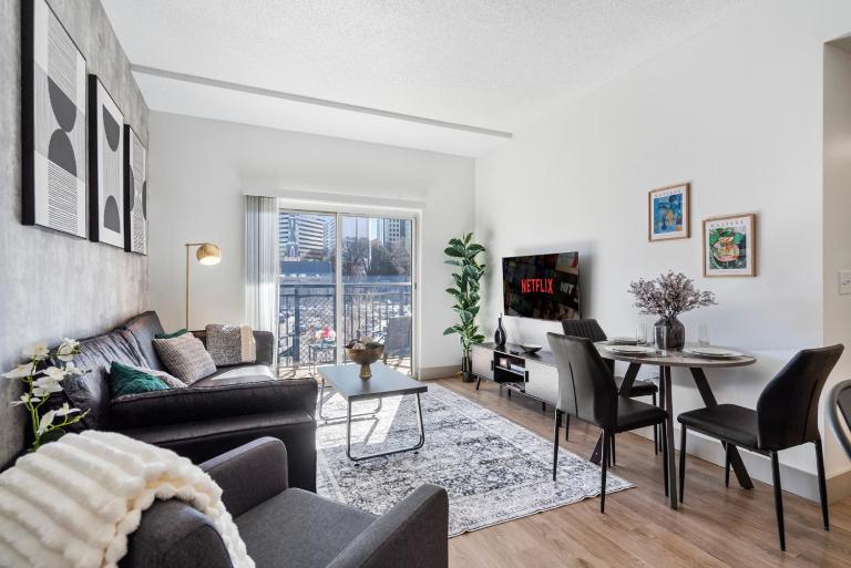 Modern Marvel - Free Parking, Gym, Near Stadium - B&B Charlotte