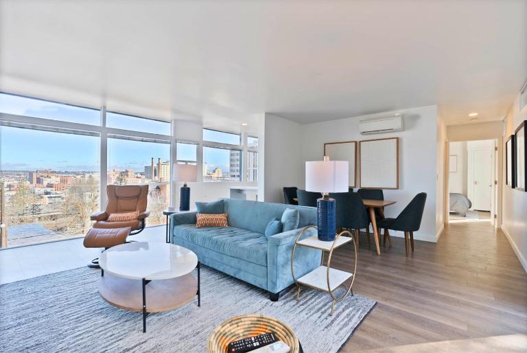 Midcentury Gem w Free Parking and Stunning DT Views - B&B Spokane