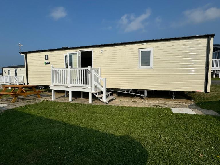 Modern Caravan 2 Bedrooms Sleeps 6 near Weymouth - Chambres d'hôtes Wyke Regis
