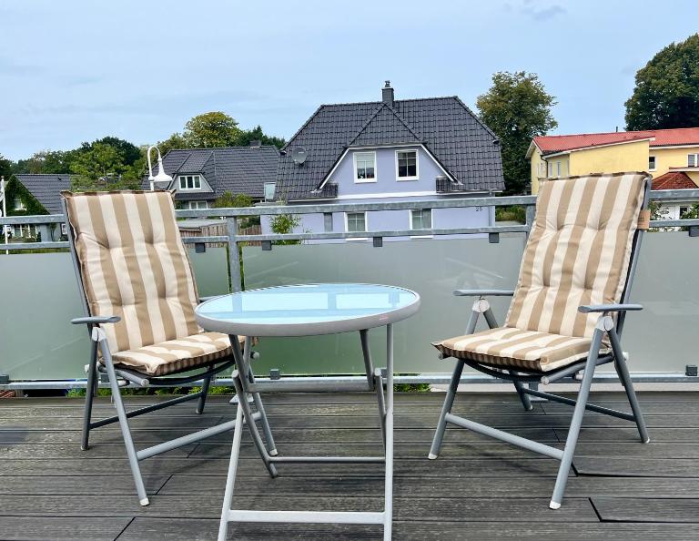 Küstenkoje Red Ferienwohnung mit Balkon in Prerow - Chambres d'hôtes Ostseebad Prerow