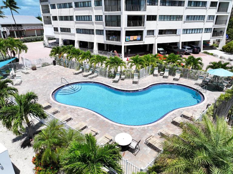 Villa Valbuena Gem Key Largo 2 Kings Marina Pickleball Tennis 3 Pools Remodeled 2025 - Bed and Breakfast Key Largo