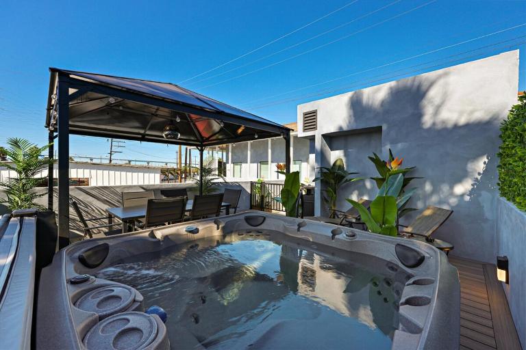 Harborside Suite 06 with Hot Tub and King Beds - B&B San Diego