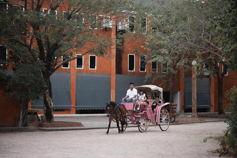 Amphawa Horse Farm Resort - B&B Ban Khlong Khaek