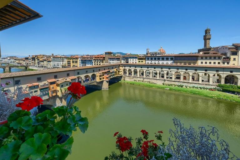 Wonderful terrace over Ponte Vecchio with elevator - B&B Firenze