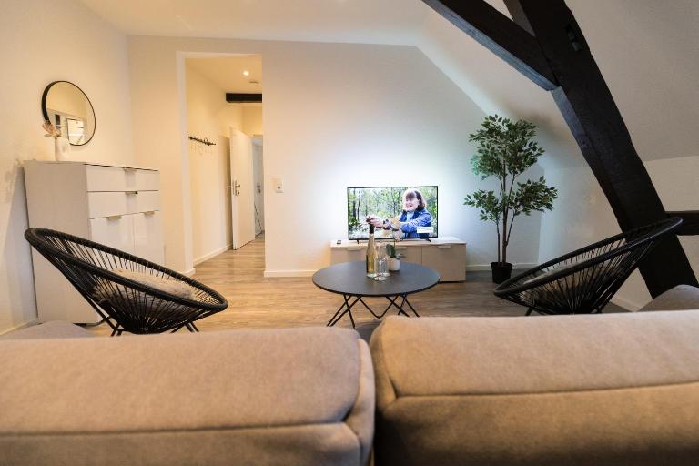 Fewomo, MoselSky, Stilvolle Dachgeschoss-Ferienwohnung mit Charme für 6 Personen - B&B Lieser