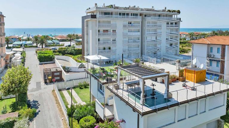 GOLDEN LUXE - Villa Whit Terreace Sea View - Bed and Breakfast Camaiore