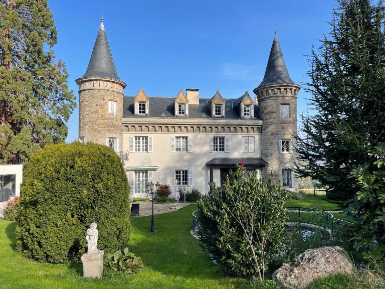 Château Philip - B&B Saint-Genest-Lerpt