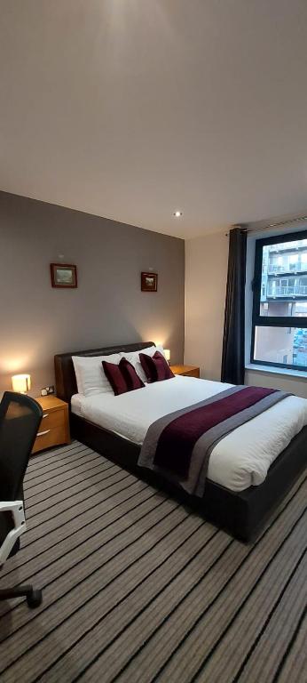 City Apartment in Great Location with a Balcony & Parking Possible - West One - Bed and Breakfast Sheffield