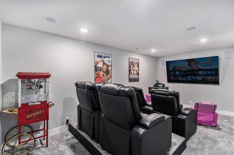 Walk to Water Park Game Room & Movie Theater - B&B Gretna