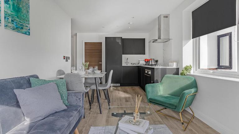 Cosy Luxury 2 Bedroom Apartment near NEC & Birmingham Airport - Ferienwohnung Birmingham