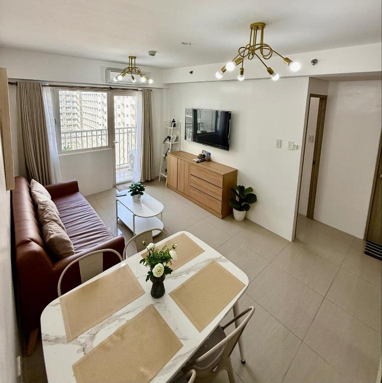 Spacious 2BR Suites at MOA - B&B Manila