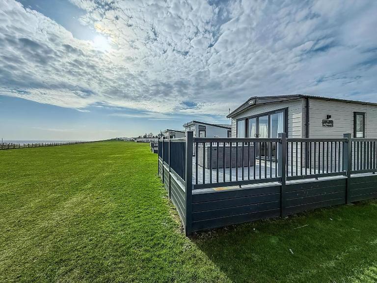 Luxury Lodge With Stunning Full Sea Views In Suffolk Ref 20234Bs - Chambres d'hôtes Hopton