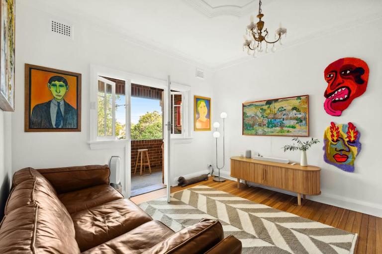 'Haus of Art' Mid-Century Modern by Coogee Beach - Bed and Breakfast Sydney