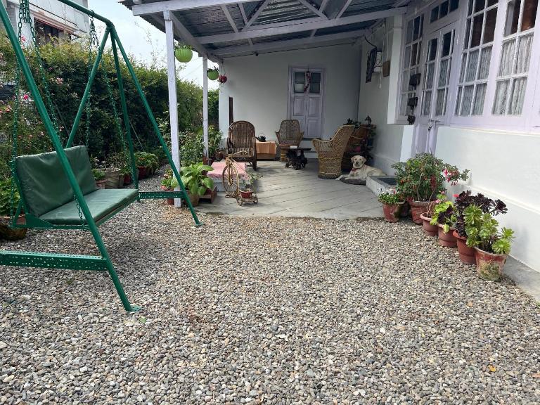 Moonwind, Bedroom 3 with attached Kitchenette - B&B Mussoorie