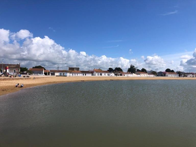 maison de pêcheur face à la plage du plan d'eau - B&B L'Aiguillon-sur-Mer