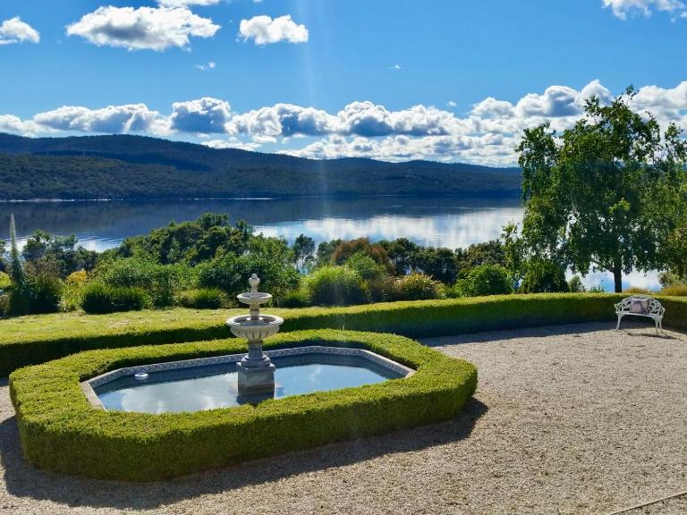 Tamar Valley Wine Route - Pointe Rapidé Estate & Vineyard - B&B Rowella