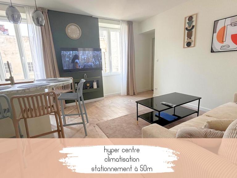 T2 haut de gamme, hyper centre, très calme, balcon, stationnements proches - B&B Lons-le-Saunier