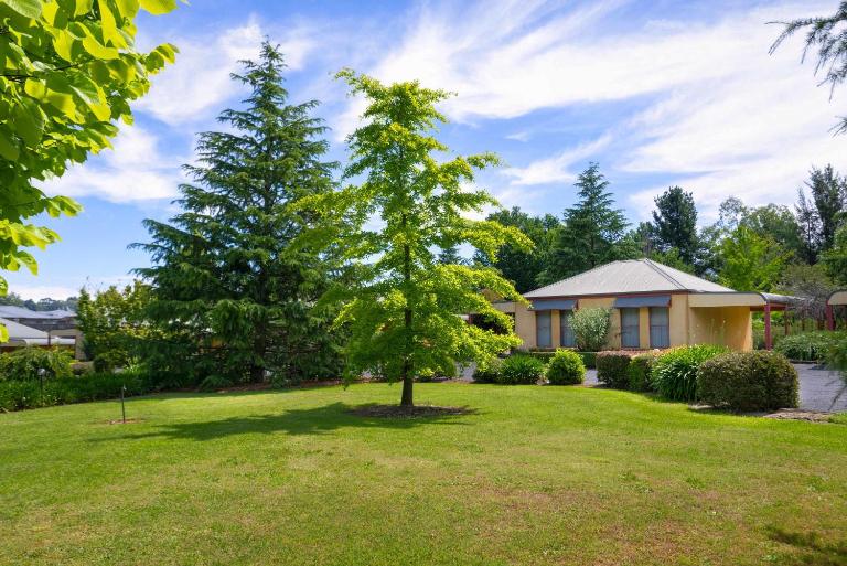 Melview Greens - Two-Bedroom Apartment - B&B Orange