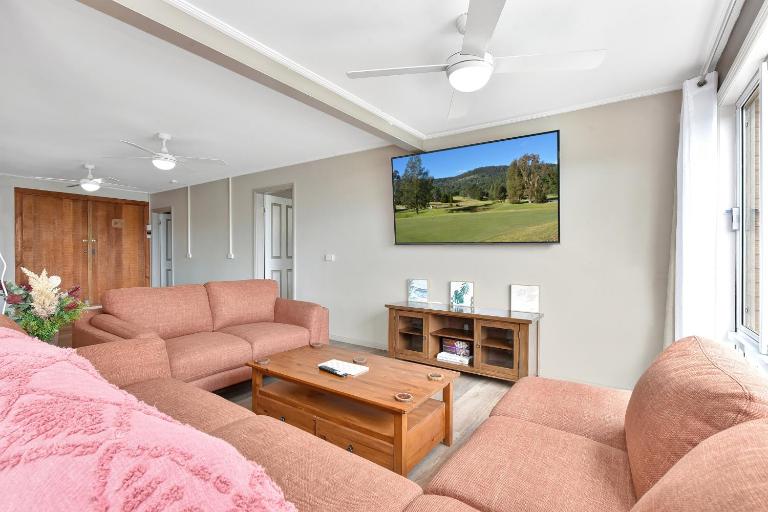 Coal d' Vine Entertainer - Cessnock NSW - B&B Cessnock